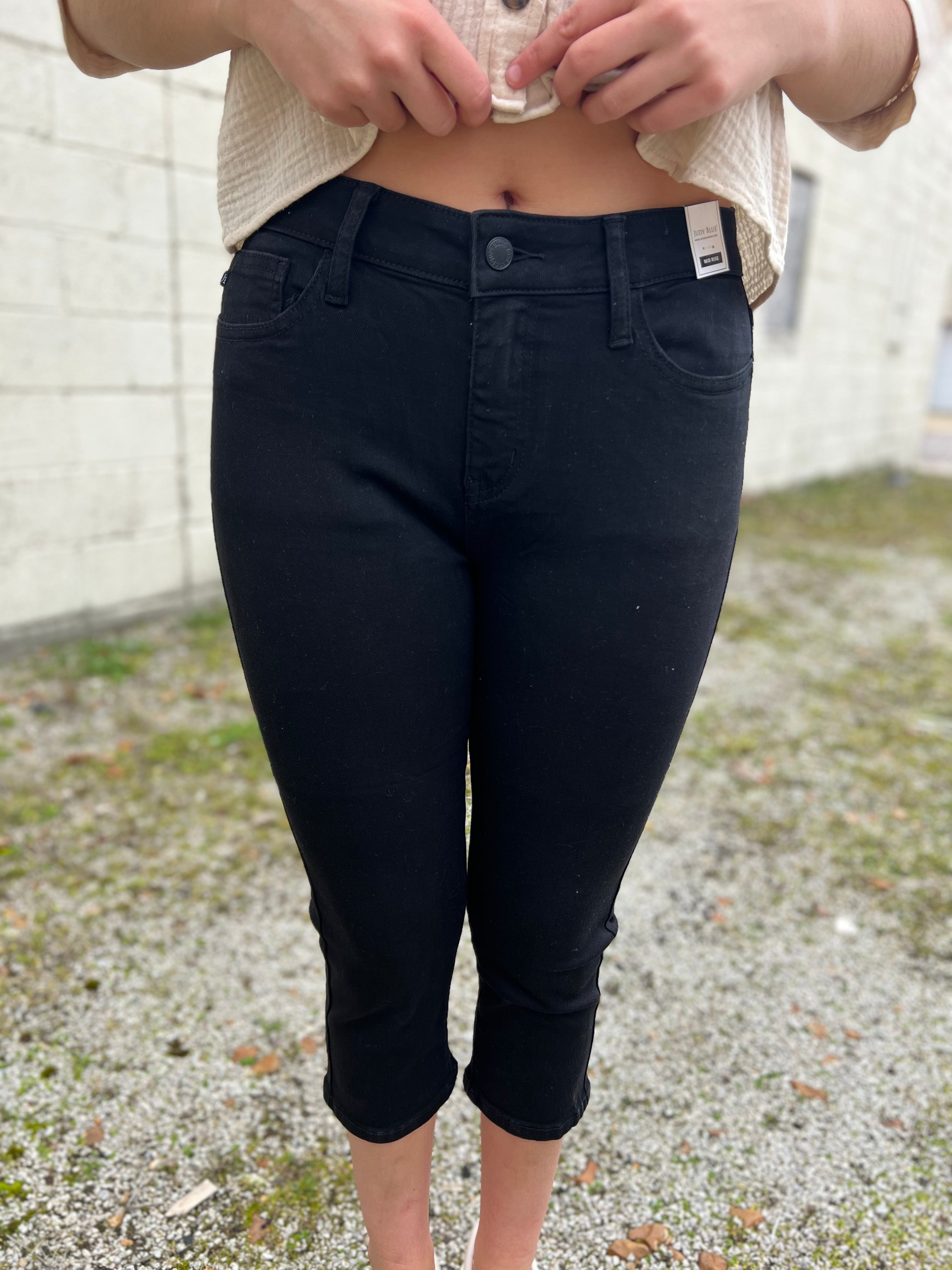 BLACK CAPRI JEANS - Main Image
