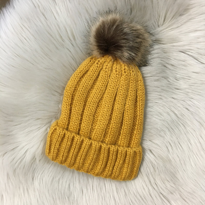 RIBBED BEANIE WITH FAUX FUR