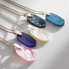 KENDRA SCOTT: INEZ NECKLACE